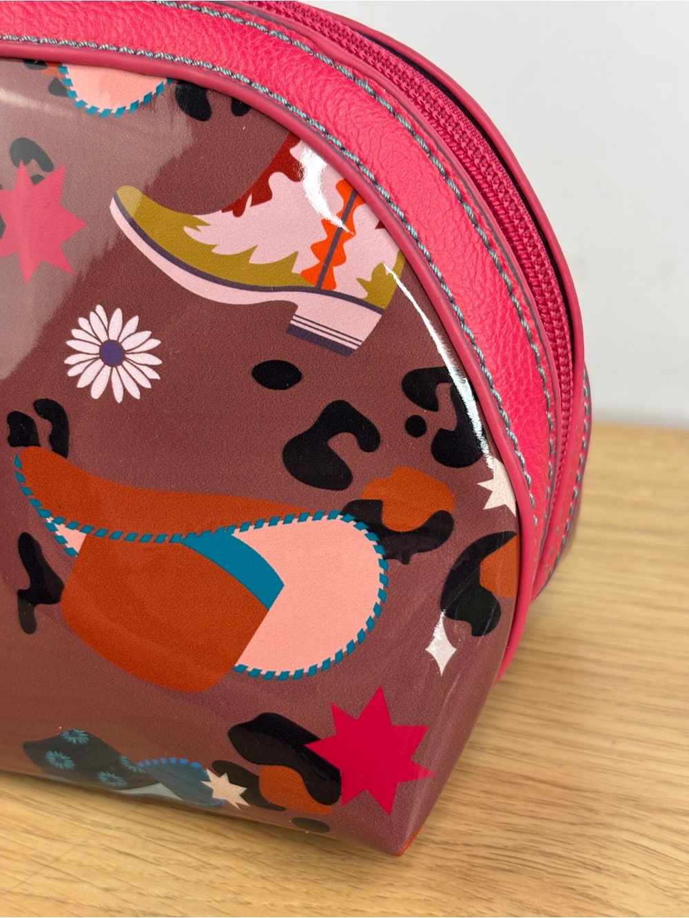 Catchfly Studios Jelly Dome Vintage Hats and Boots Cosmetic Bag LIKE NEW! - Picture 2 of 13